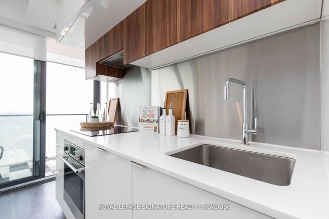 2805 - 185 Roehampton Ave, Condo with 2 bedrooms, 1 bathrooms and null parking in Toronto ON | Image 9