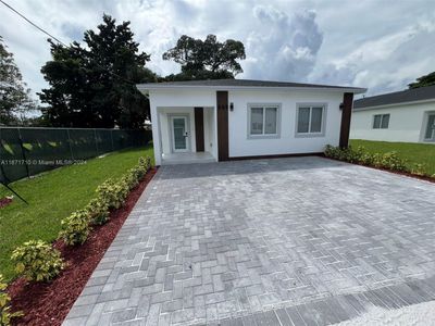 309 Nw 10th St, House other with 3 bedrooms, 2 bathrooms and null parking in Hallandale Beach FL | Image 3