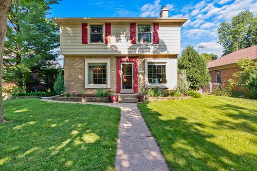 5719 N Crestwood Blvd, Glendale, WI, 53209-4309 | Card Image