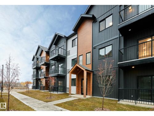 9215 228 St Nw, Edmonton, AB, T5T4T1 | Card Image