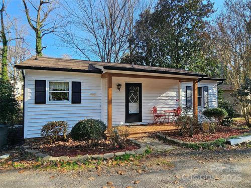 218 Davis Dr, Morganton, NC, 28655-3745 | Card Image