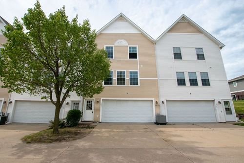 1062 10th Ave Nw, Altoona, IA, 50009-9537 | Card Image
