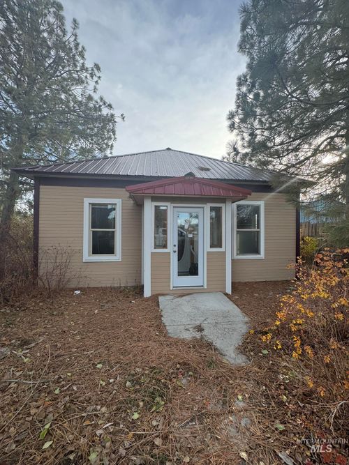232 Willow Ave E, Fairfield, ID, 83327-5801 | Card Image