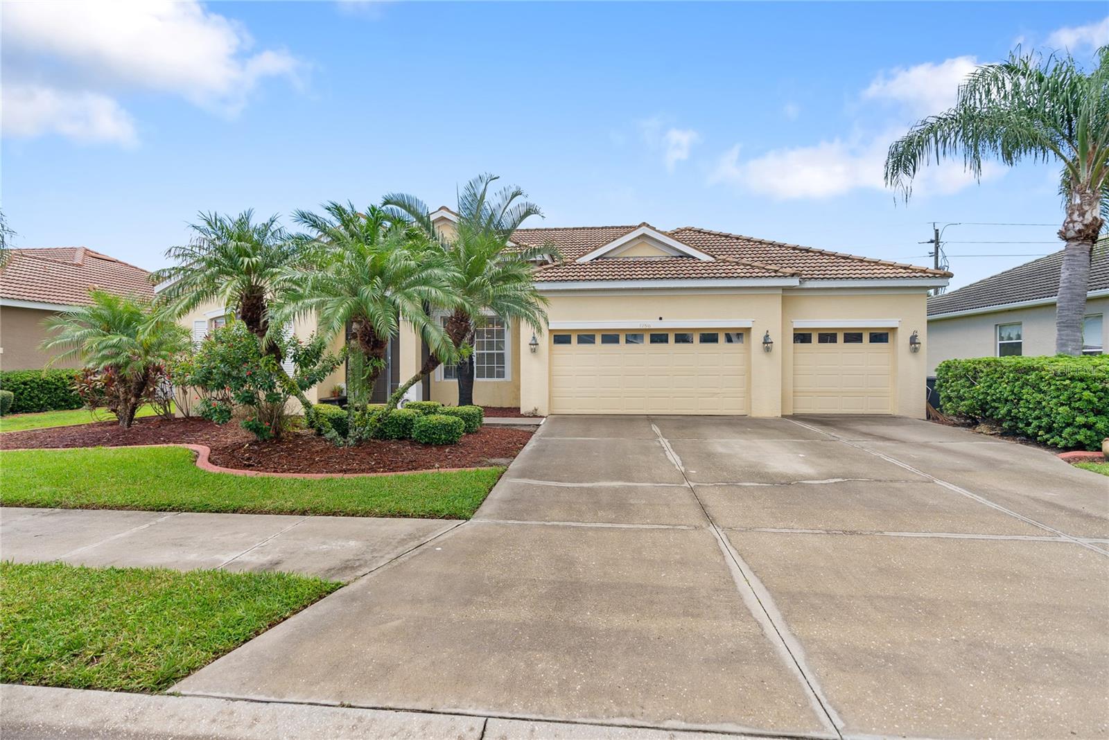 Pinyon Pine Dr, Sarasota, FL 34240
