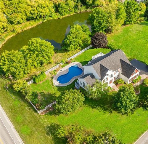 2 Hamilton Rd, Fairport, NY, 14450-9798 | Card Image