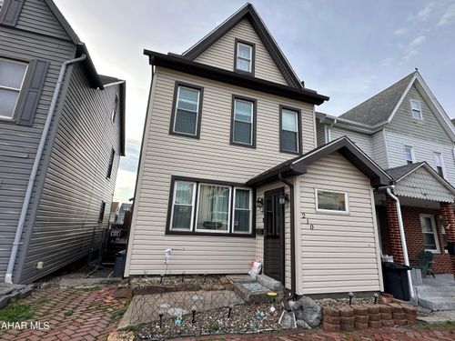 210 Crawford Ave, Altoona, PA, 16602-4944 | Card Image