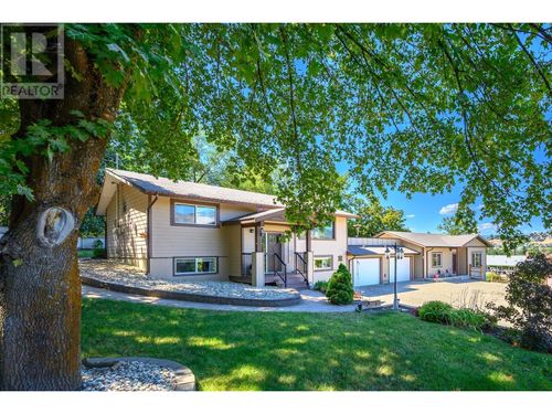7506 Mcclounie Rd, Coldstream, BC, V1B1P7 | Card Image