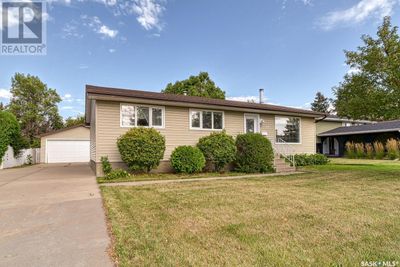 97 Edelweiss Cres, House other with 3 bedrooms, 2 bathrooms and null parking in Moose Jaw SK | Image 1