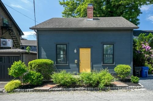 5 Stewart St, Newport, RI, 02840-2030 | Card Image