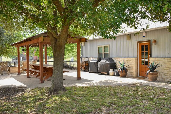 11001 Yankie Rd, Home with 3 bedrooms, 3 bathrooms and null parking in China Spring TX | Image 4