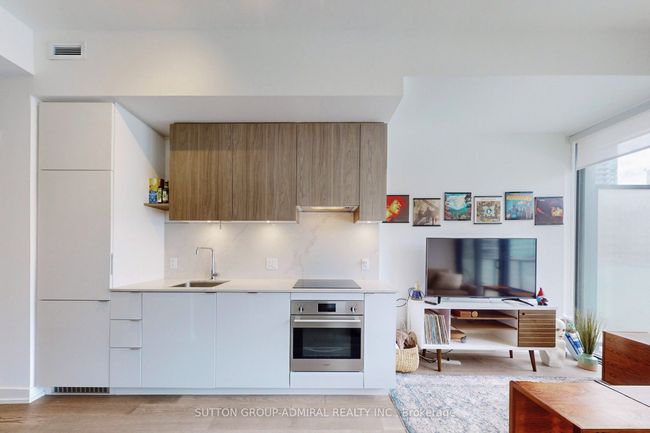 901 - 161 Roehampton Ave, Condo with 2 bedrooms, 1 bathrooms and null parking in Toronto ON | Image 11