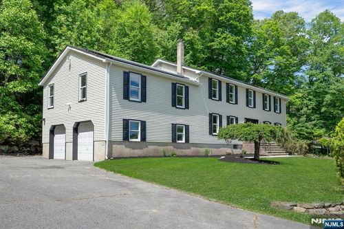 1582 Greenwood Lake Tpke, Hewitt, NJ, 07421-3015 | Card Image