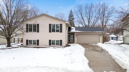 2480 Shryer Ave E, North Saint Paul, MN, 55109-4041 | Card Image