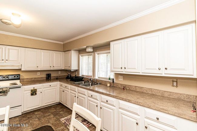 207 N Wilson St, House other with 3 bedrooms, 2 bathrooms and null parking in Whitakers NC | Image 8