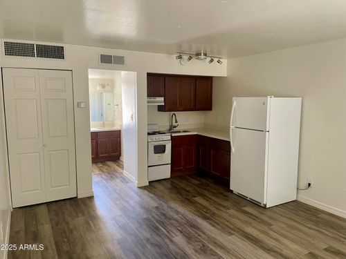 apt-2-2301 N 28th St, Phoenix, AZ, 85008-2046 | Card Image