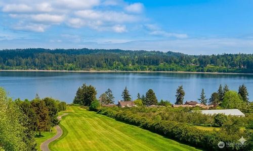 5043 Bradshaw Rd, Freeland, WA, 98249-9429 | Card Image
