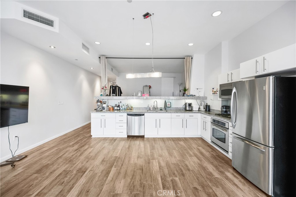 Residential Lease in Los Angeles 3