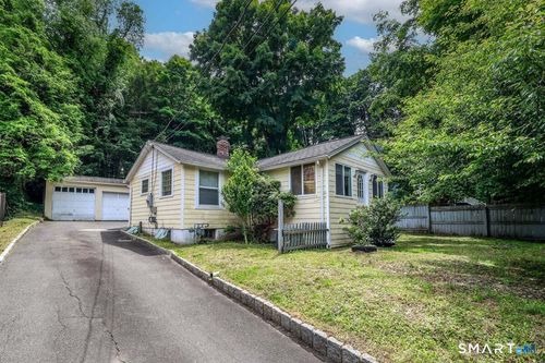 70 Dodgingtown Rd, Bethel, CT, 06801-1640 | Card Image