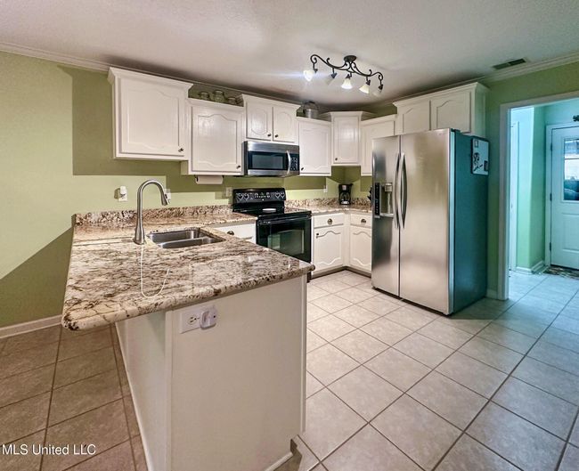 Kitchen | Image 10