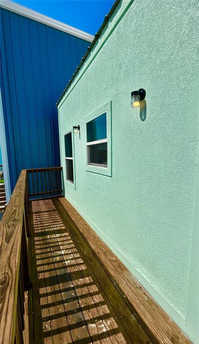 Balcony | Image 40