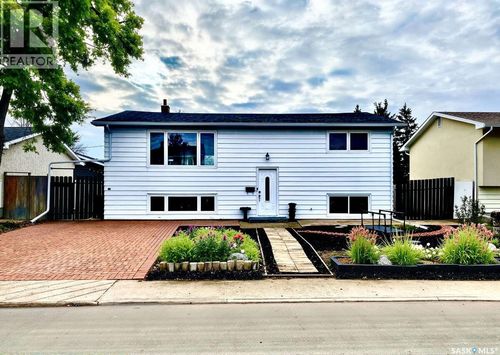 7227 6th Ave, Regina, SK, S4T0P3 | Card Image