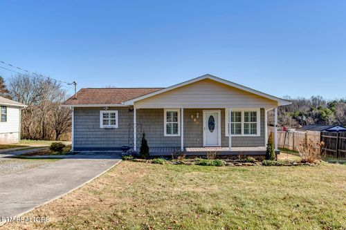560 Davis Dr, Lenoir City, TN, 37772-5412 | Card Image