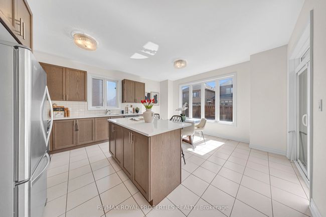 9 Av Micklefield, House other with 4 bedrooms, 3 bathrooms and 2 parking in Whitby ON | Image 14