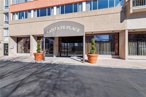 205-2525 Main St, Kansas City, MO, 64108-2627 | Card Image