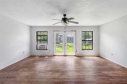 411 N Baron St, Bellville, TX, 77418-1308 | Card Image