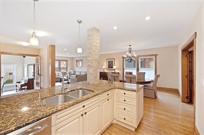 221 N Illinois St, House other with 4 bedrooms, 4 bathrooms and 2 parking in Elmhurst IL | Image 7