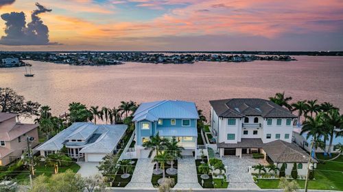 7 Paradise Ln, TREASURE ISLAND, FL, 33706-1129 | Card Image