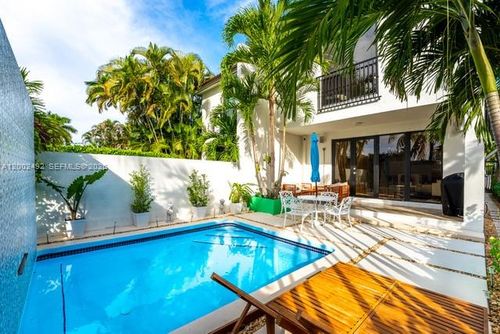 2766-2766 Sw 33rd Ave, Miami, FL, 33133-2831 | Card Image