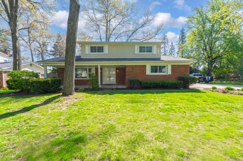 6486 Thorneycroft Dr, Shelby Township, MI, 48316-3346 | Card Image