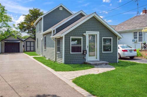 24 Willett Ave, Sayville, NY, 11782-2320 | Card Image