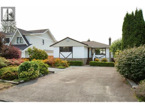 847 E 13th St, North Vancouver, BC, V7L2M8 | Card Image