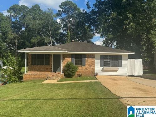 2031 30th Ave N, HUEYTOWN, AL, 35023-3151 | Card Image