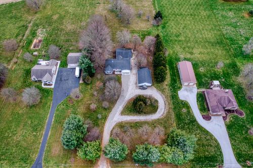 5400 Chestnut Hills Rd, Newark, OH, 43055-8513 | Card Image