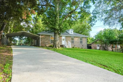421 Malvin St, Gallatin, TN, 37066-3636 | Card Image
