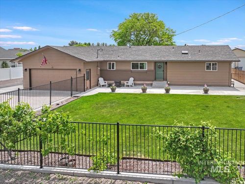 1011 Filer Ave W, Twin Falls, ID, 83301-4508 | Card Image