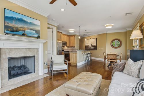 apt-201-350 E Allen St, Hendersonville, NC, 28792-5099 | Card Image