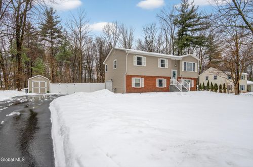 19 Barkwood Ln, Clifton Park, NY, 12065-6738 | Card Image