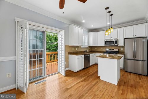 113 Meadows Ln, ALEXANDRIA, VA, 22304-6438 | Card Image