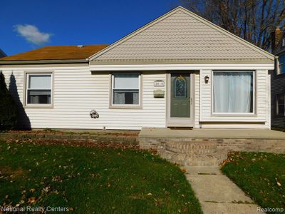 2010 Buckingham Avenue, Home with 3 bedrooms, 2 bathrooms and null parking in Lincoln Park MI | Image 1