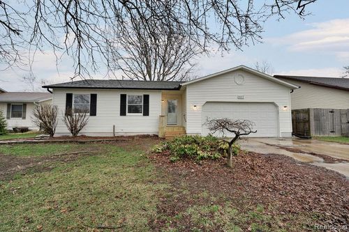 807 Saint Bernard St, Marysville, MI, 48040-1353 | Card Image