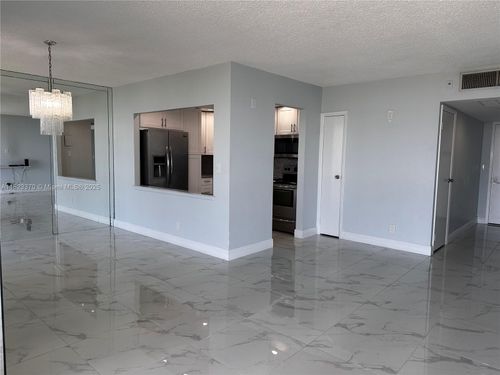 apt-2601-20335 W Country Club Dr, Aventura, FL, 33180-1695 | Card Image