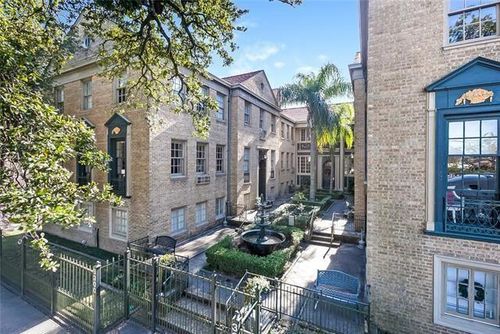 27-3300 Saint Charles Ave, New Orleans, LA, 70115-4556 | Card Image