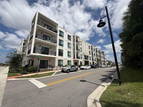 apt-207-8001 Nw 41st St, Doral, FL, 33166-6270 | Card Image