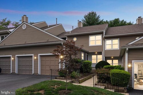 301-301 Stanton Ct, GLEN MILLS, PA, 19342-2034 | Card Image