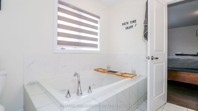 2214 Lozenby St, House other with 3 bedrooms, 3 bathrooms and 2 parking in Innisfil ON | Image 31