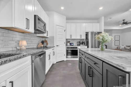 348 Fawn Dr, Spring Branch, TX, 78070-4711 | Card Image